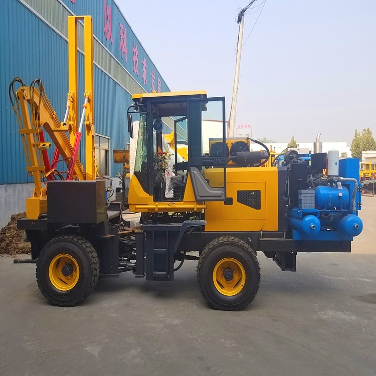 廠家專銷打樁機(jī)，裝載機(jī)改裝公路護(hù)欄打樁機(jī)